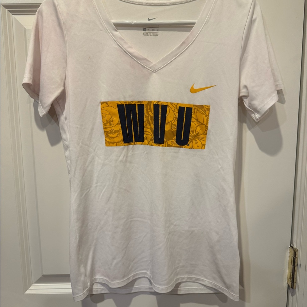 Nike White and Yellow Graphic West Virginia University ?mv-Neck T-Shirt, XS